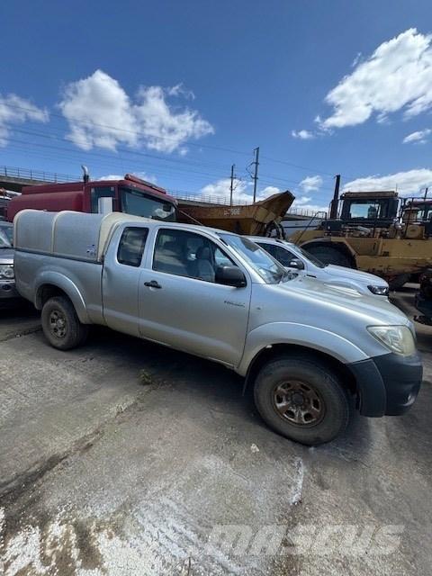 Toyota Hilux Kis teherszállító/Platós kocsi