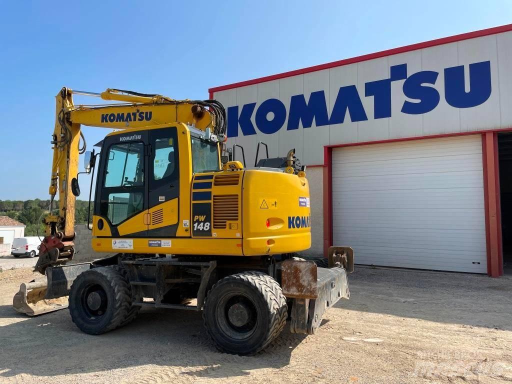 Komatsu PW148-11 Gumikerekes kotrók