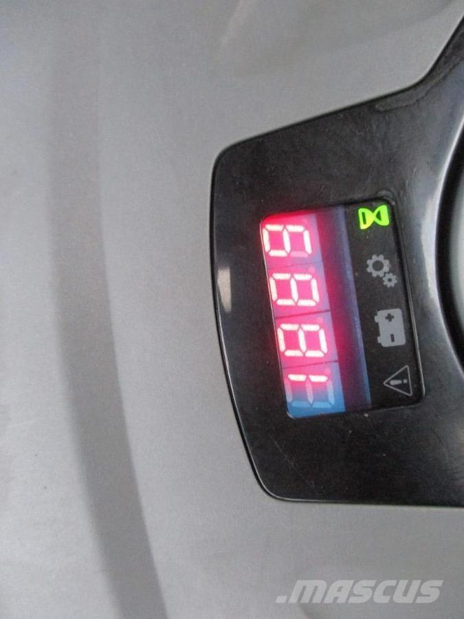 Toyota SPE120 Vezetőállásos alacsony emelőkocsi