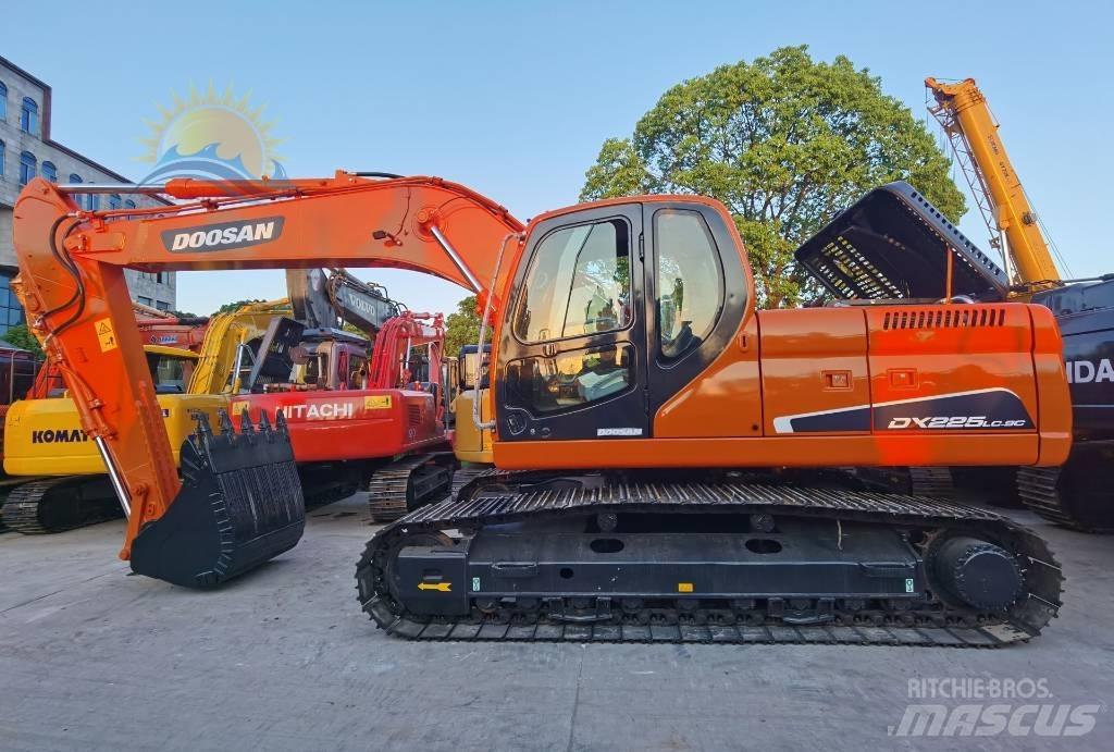 Doosan DX 225 Lánctalpas kotrók