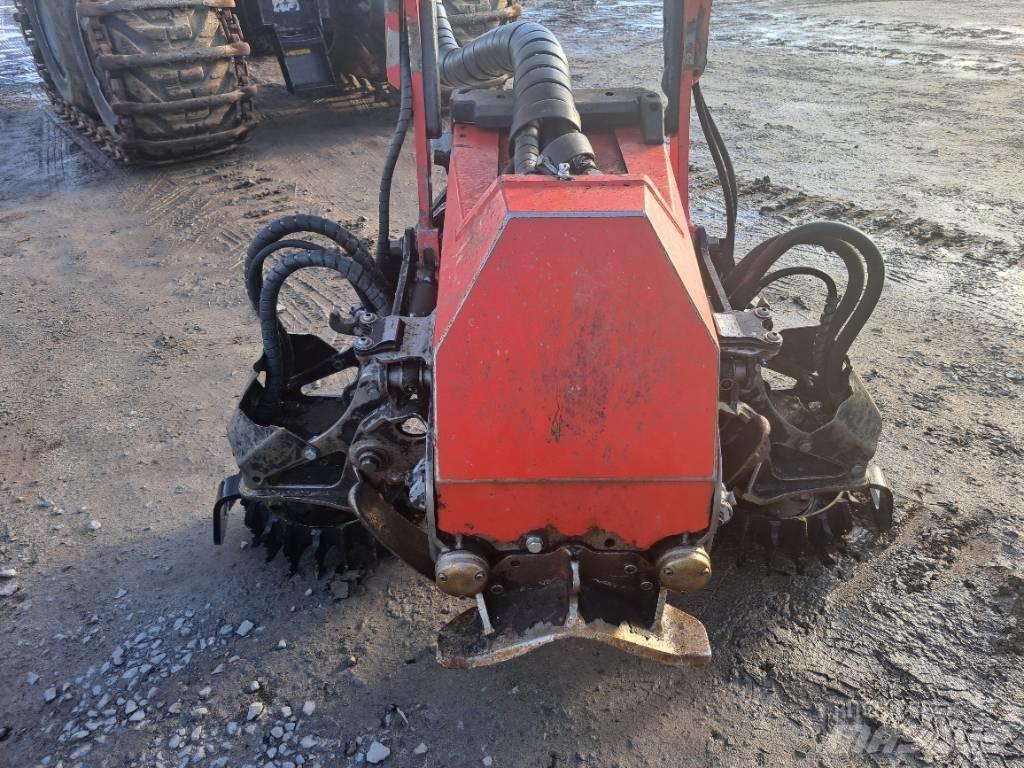 Komatsu 931 Betakarítók