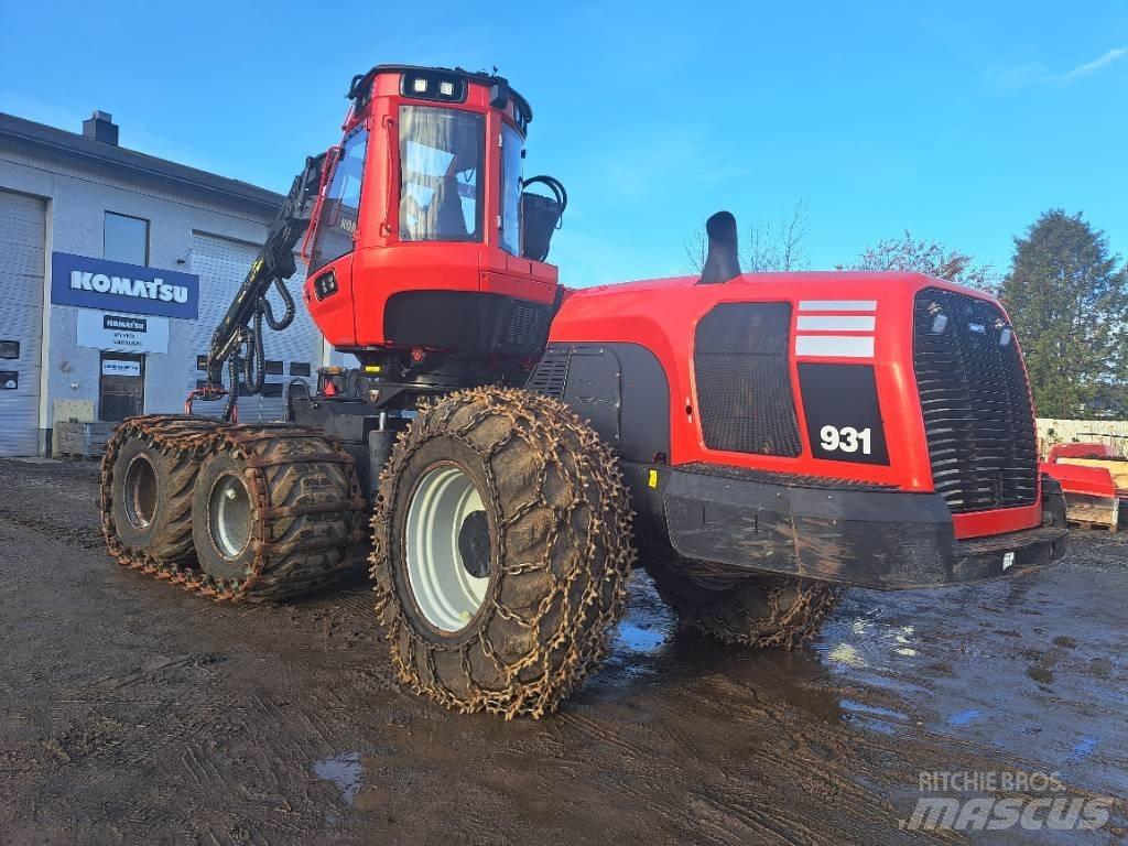 Komatsu 931 Betakarítók