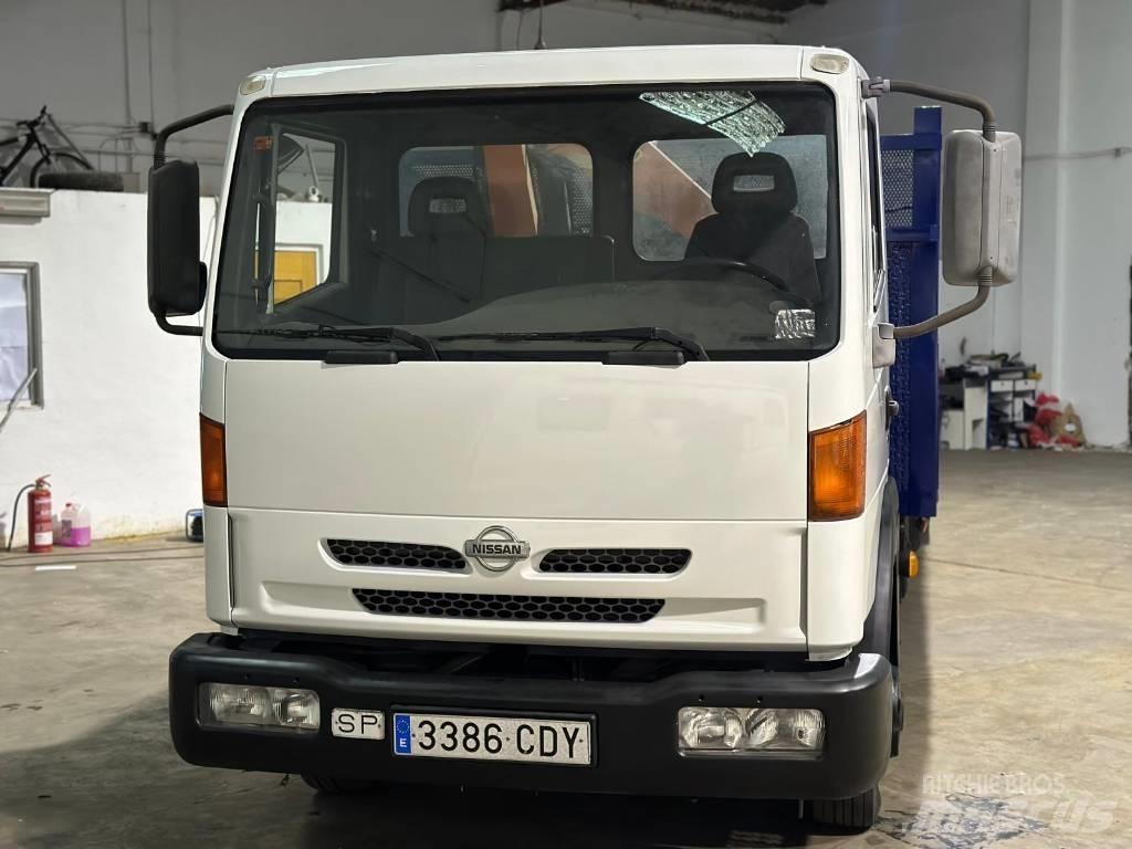 Nissan ATLEON 140 Platós / Ponyvás teherautók