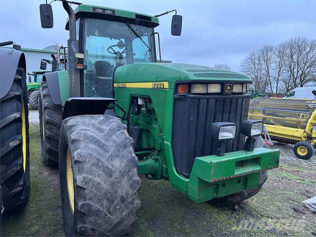 John Deere 8200 Traktorok