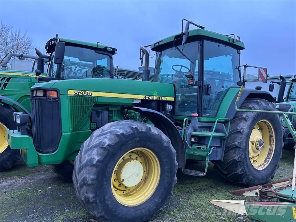 John Deere 8200 Traktorok