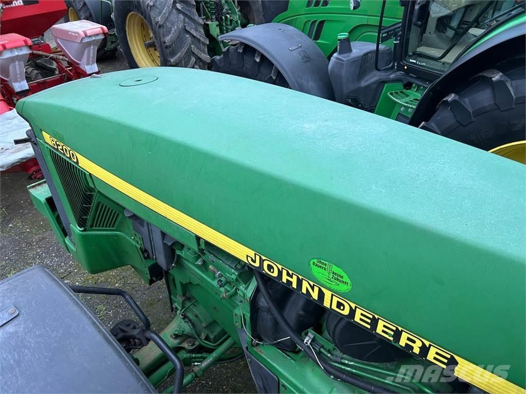 John Deere 8200 Traktorok