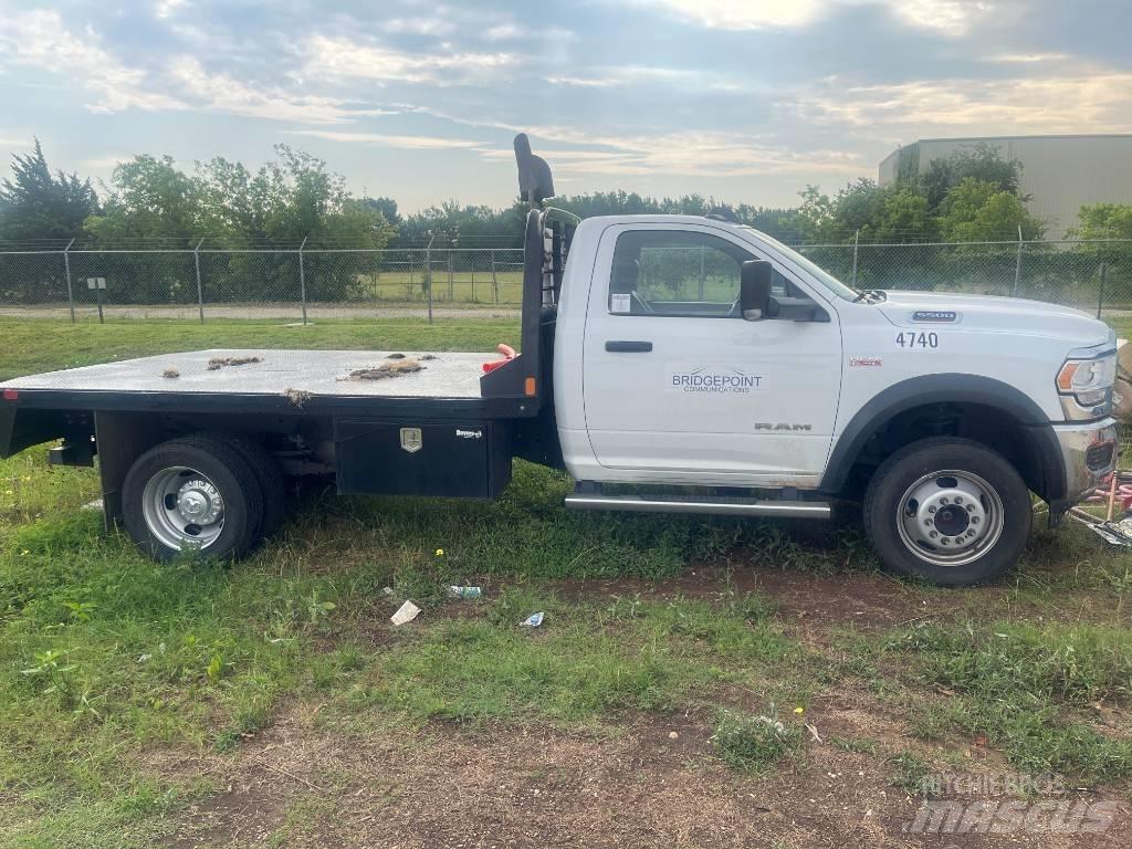 RAM 5500 Platós / Ponyvás teherautók