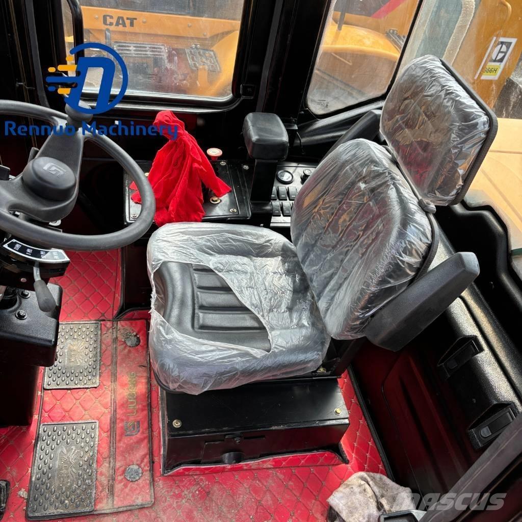 CAT 950 H Gumikerekes homlokrakodók