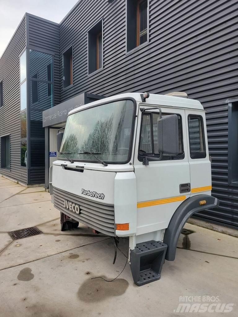 Iveco TURBOTECH Vezetőfülke és belső tartozékok