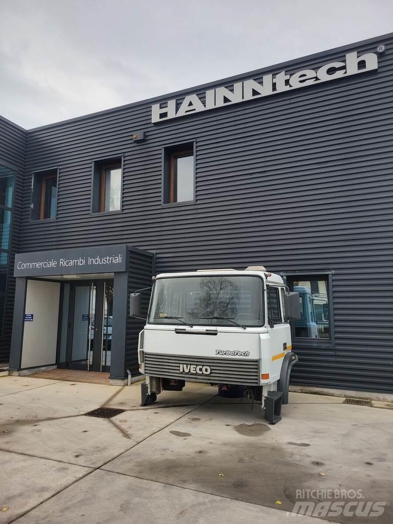Iveco TURBOTECH Vezetőfülke és belső tartozékok