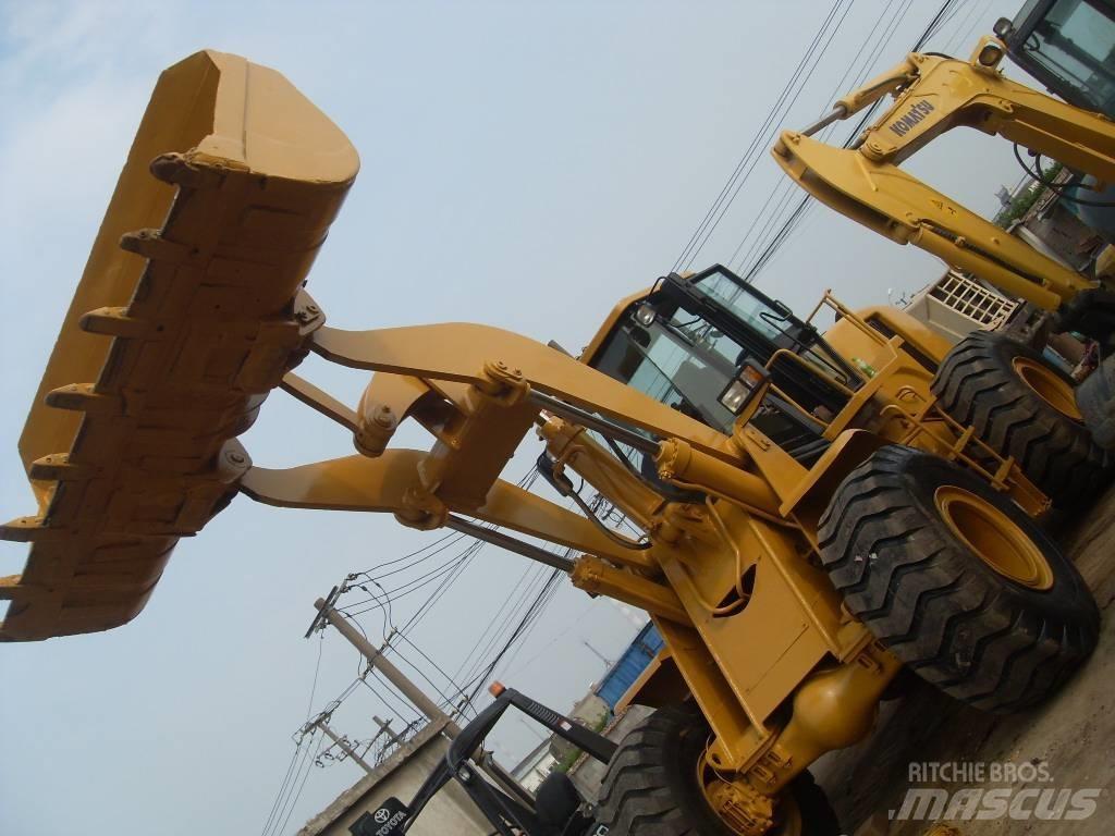 CAT 966 G Gumikerekes homlokrakodók