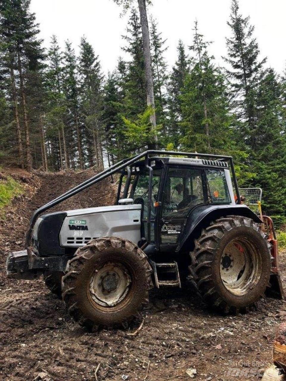 Valtra 6550 Erdészeti traktorok