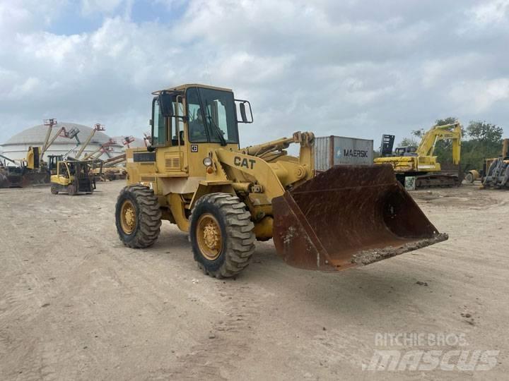 CAT 926E Gumikerekes homlokrakodók