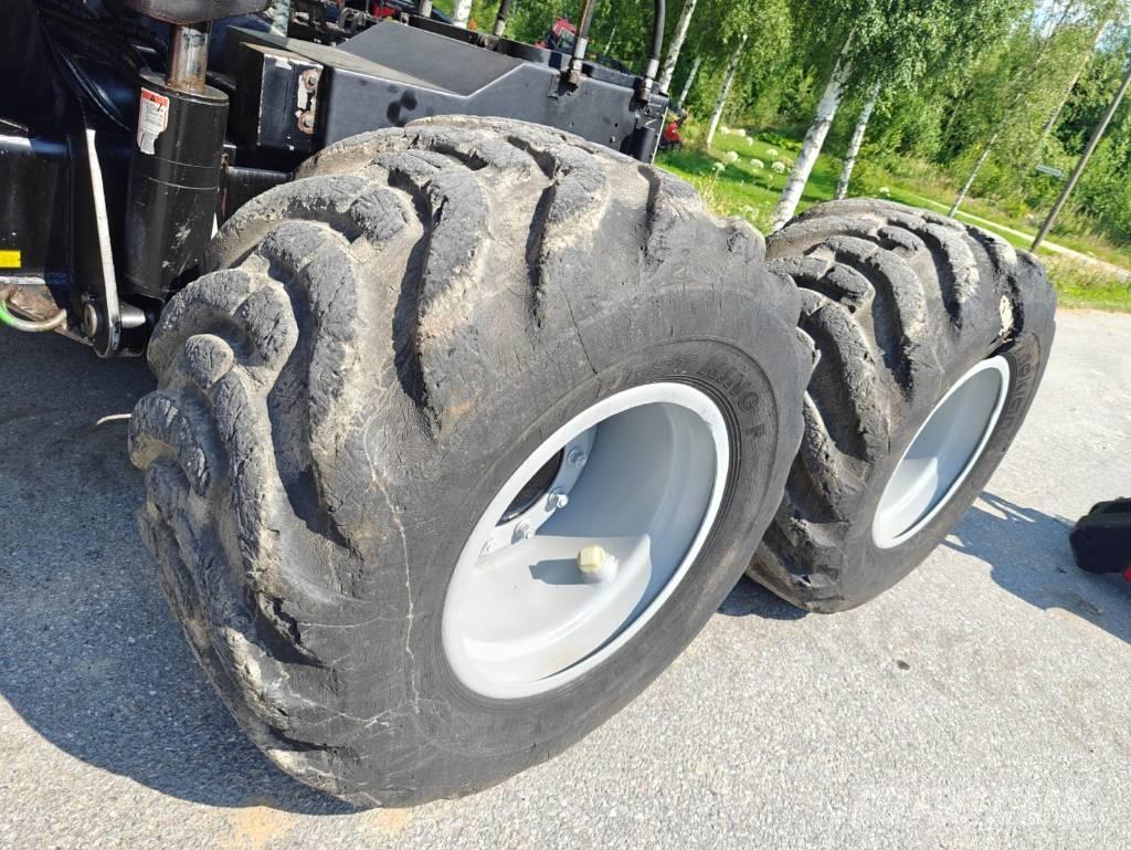 Komatsu 911.4 Betakarítók