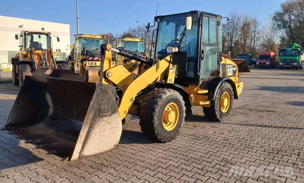 CAT 907 H 2 Gumikerekes homlokrakodók