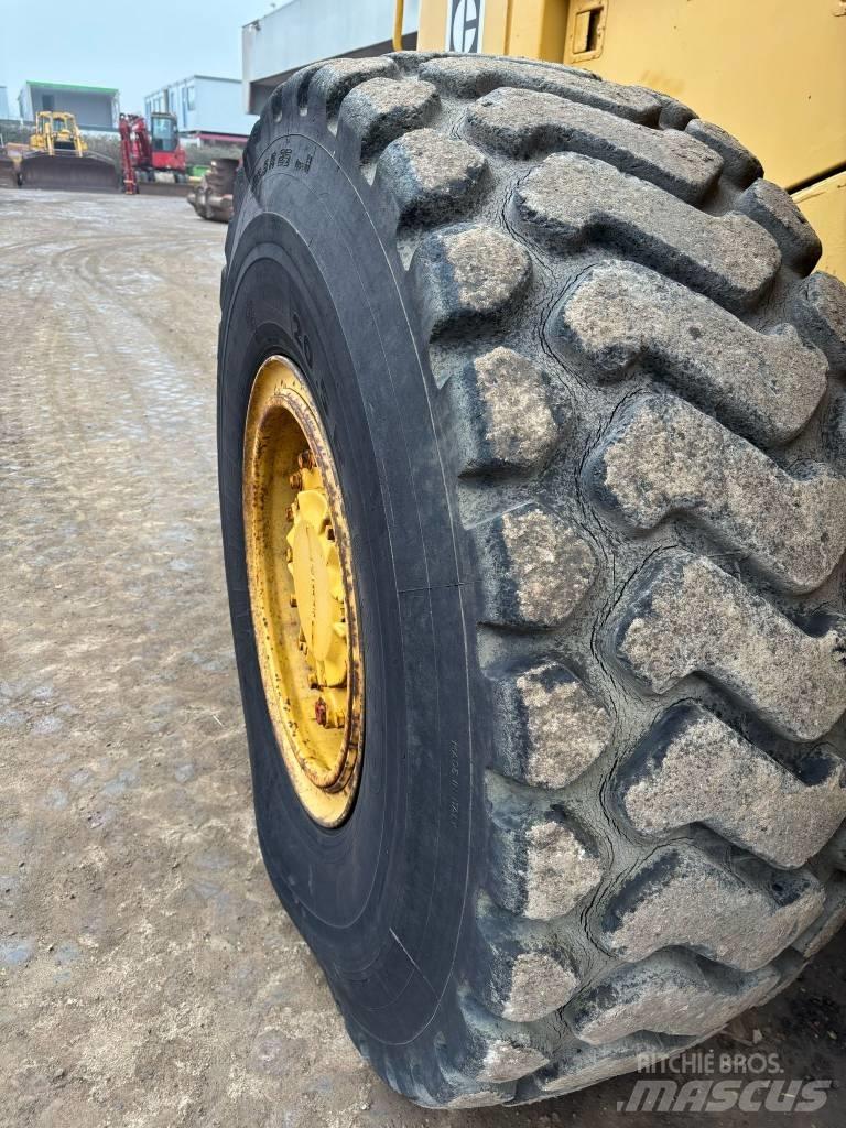 CAT 950 B Gumikerekes homlokrakodók