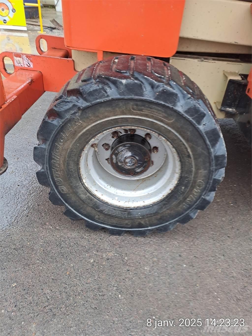 JLG 4394RT Ollós emelők