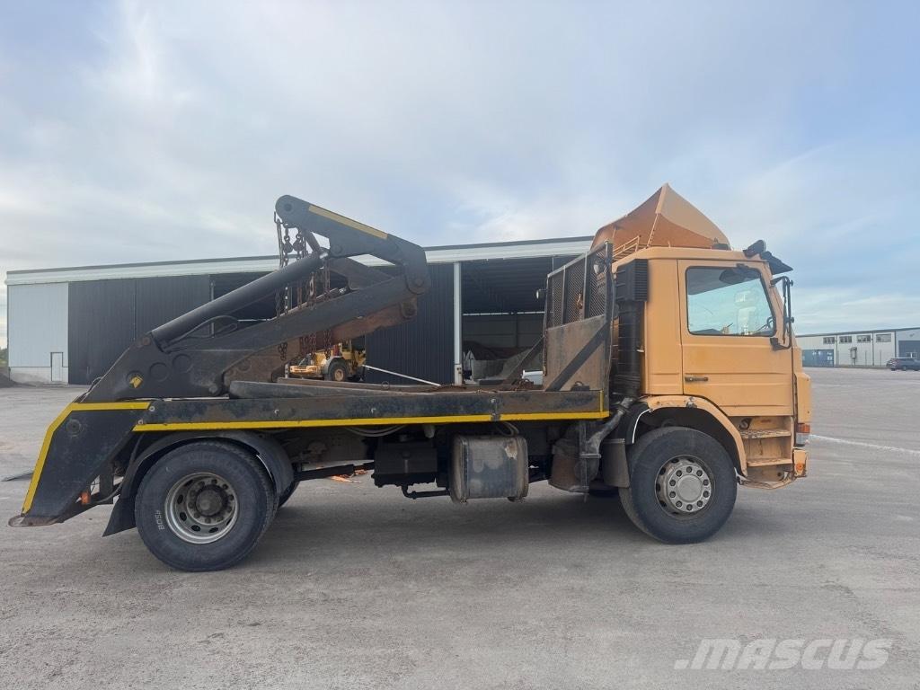 Scania P 82 H Hidraulikus konténerszállító
