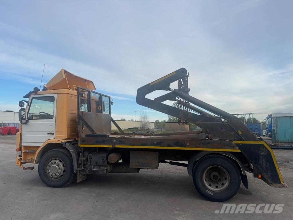 Scania P 82 H Hidraulikus konténerszállító