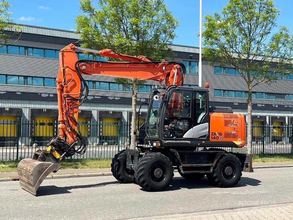 Hitachi ZX 140 W-5 Gumikerekes kotrók