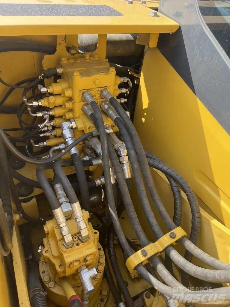 Komatsu PC 130-8 Közepes (midi) kotrók 7 t - 12 t