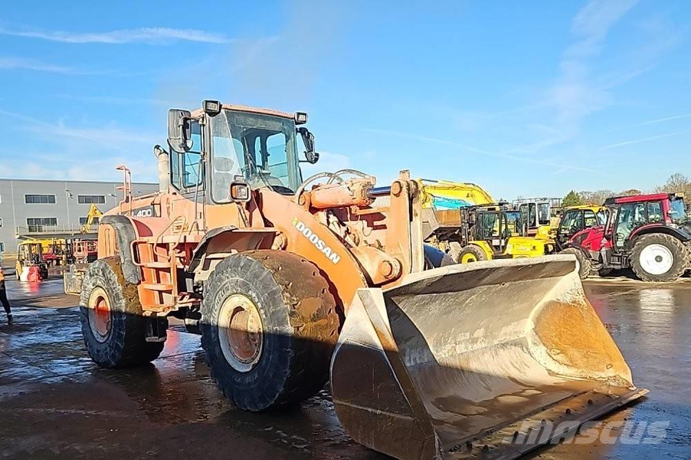 Doosan DL 400 Gumikerekes homlokrakodók
