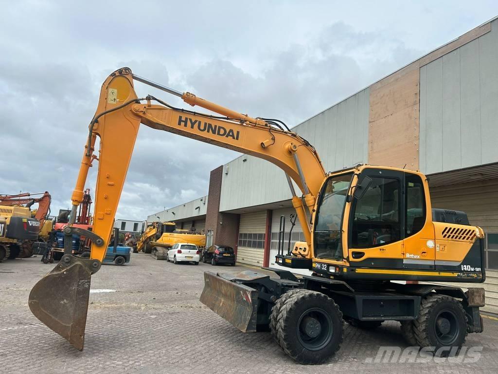 Hyundai 140W-9A Gumikerekes kotrók