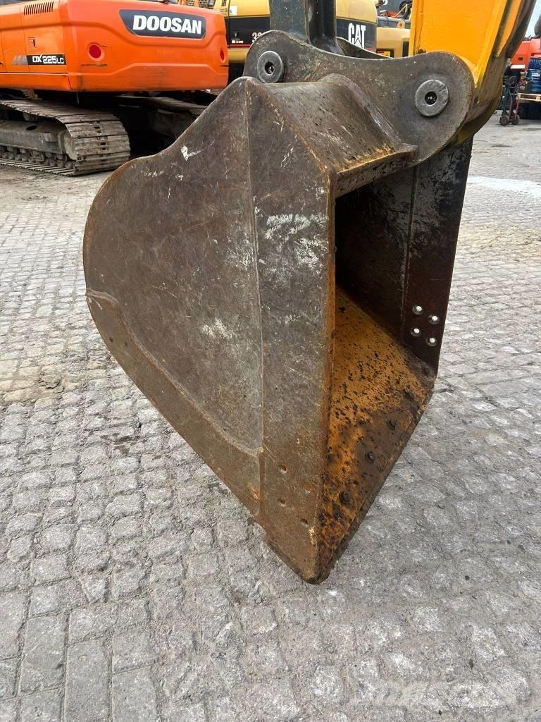 Hyundai 140W-9A Gumikerekes kotrók