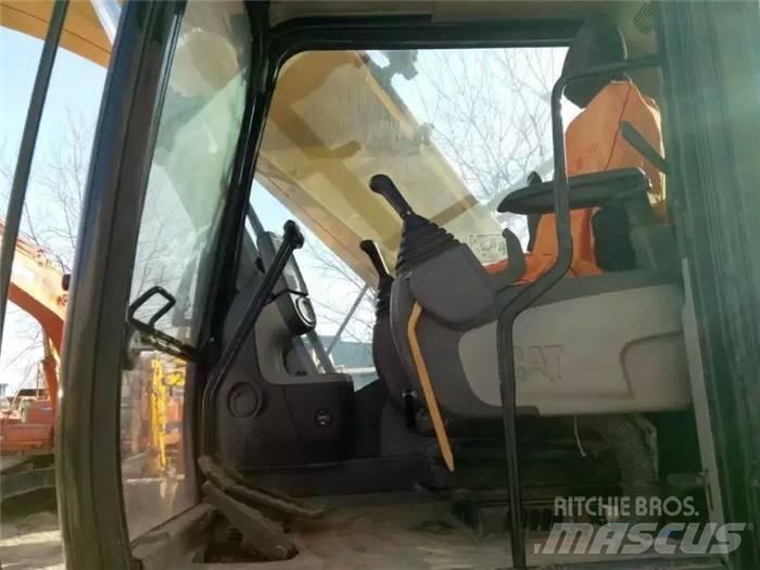 CAT 324 D2L Lánctalpas kotrók