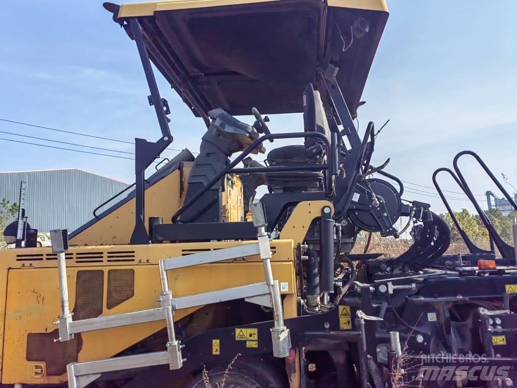 CAT AP655F Aszfalt terítõ gépek