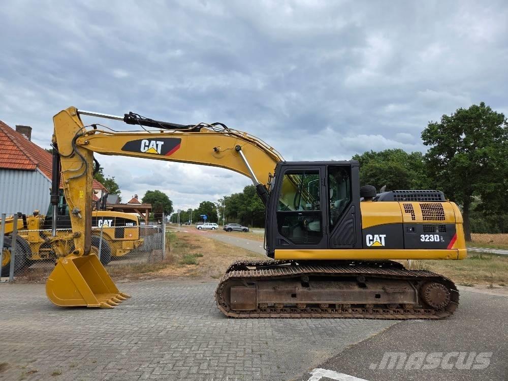 CAT 323DL Lánctalpas kotrók