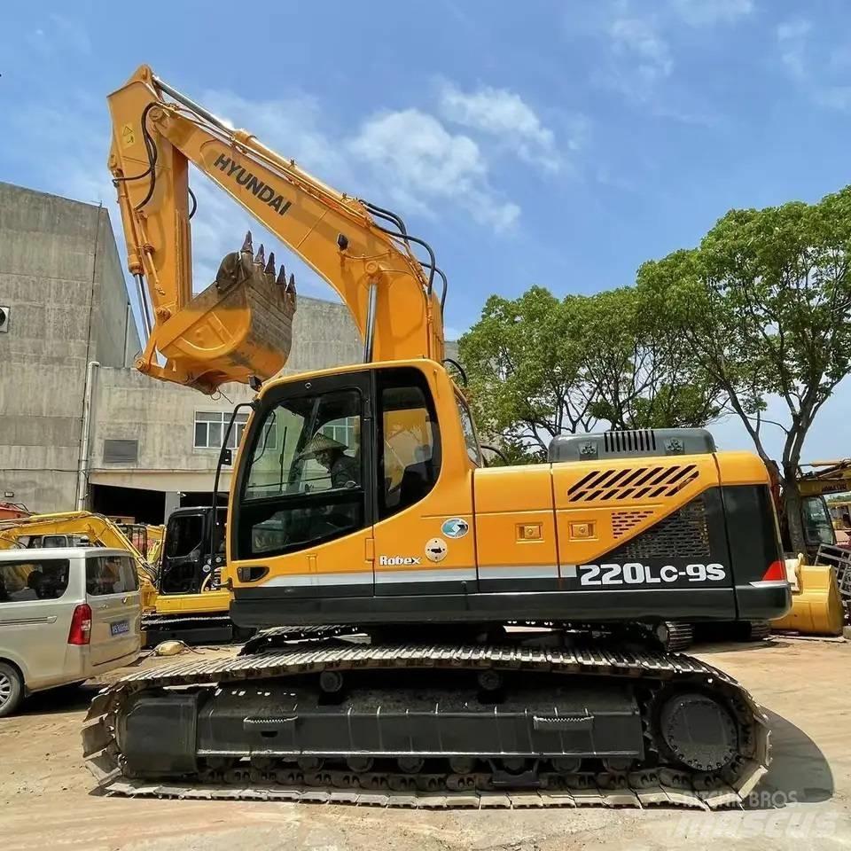 Hyundai R220-9s Lánctalpas kotrók