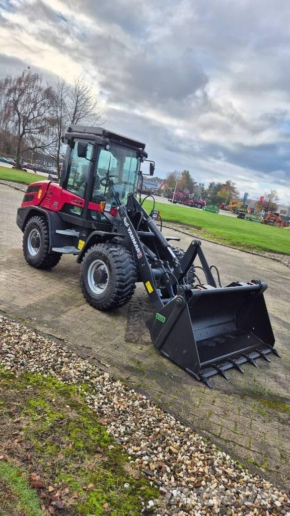Yanmar V80/5 Gumikerekes homlokrakodók