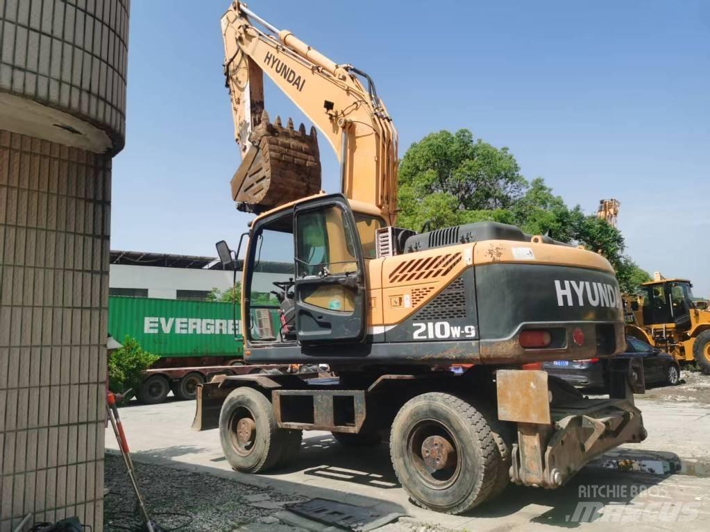 Hyundai R210w-9 Közepes (midi) kotrók 7 t - 12 t