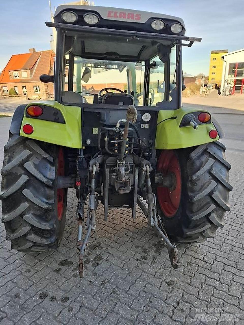 CLAAS AXOS 330 CX Traktorok