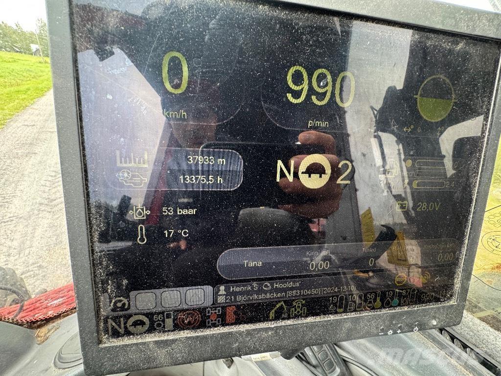 Komatsu 901 Betakarítók