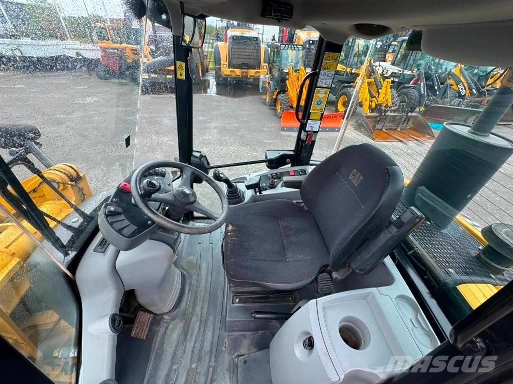 CAT 906 H Gumikerekes homlokrakodók
