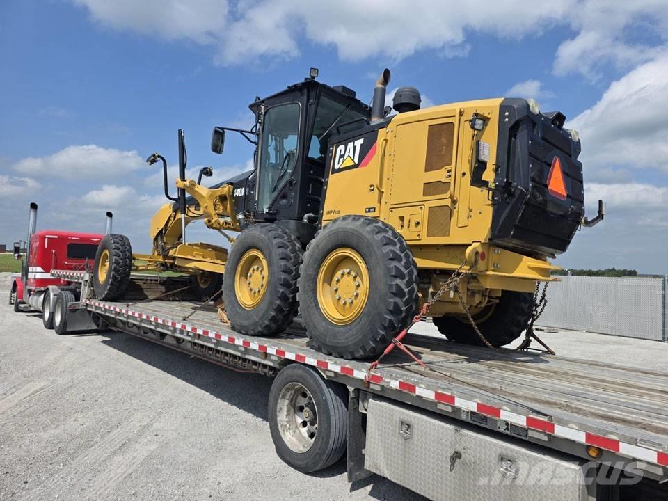 CAT 140 M 2 Gréderek