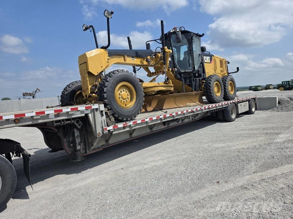 CAT 140 M 2 Gréderek