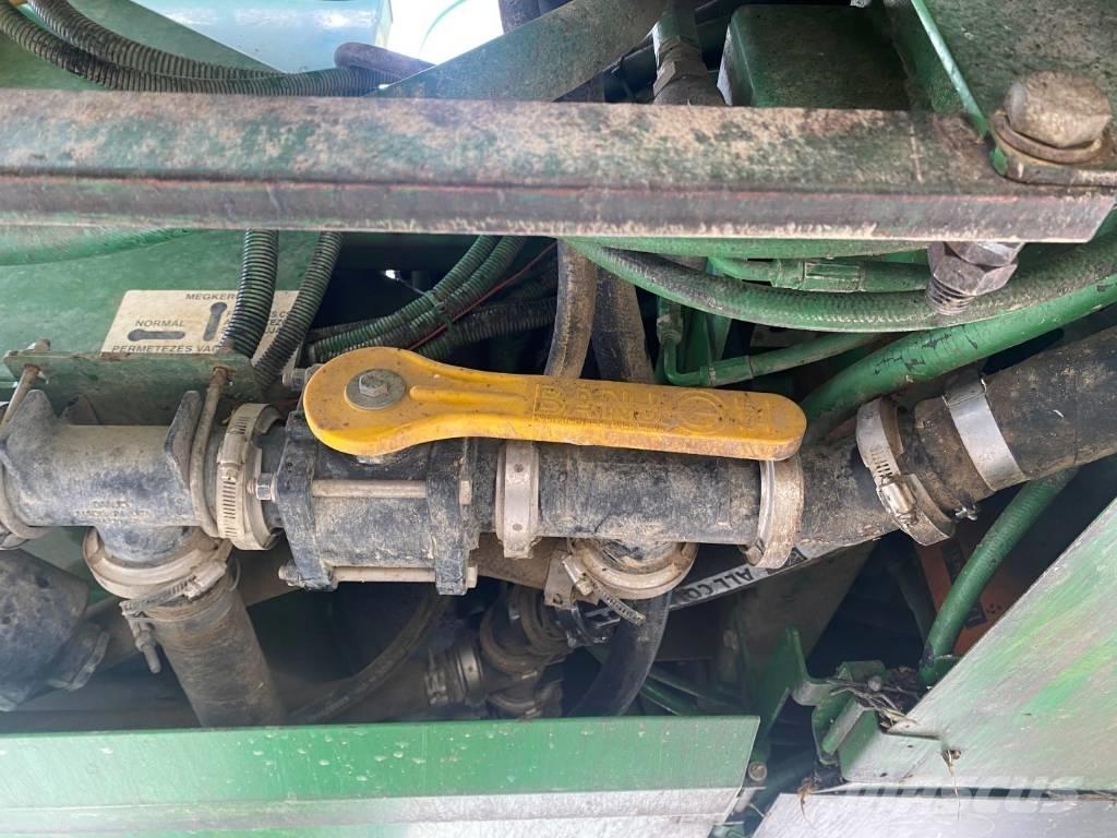 John Deere 4720 Önjáró trágyaszórók