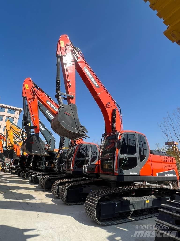 Doosan DX 225 Lánctalpas kotrók