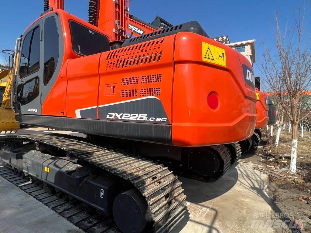 Doosan DX 225 Lánctalpas kotrók
