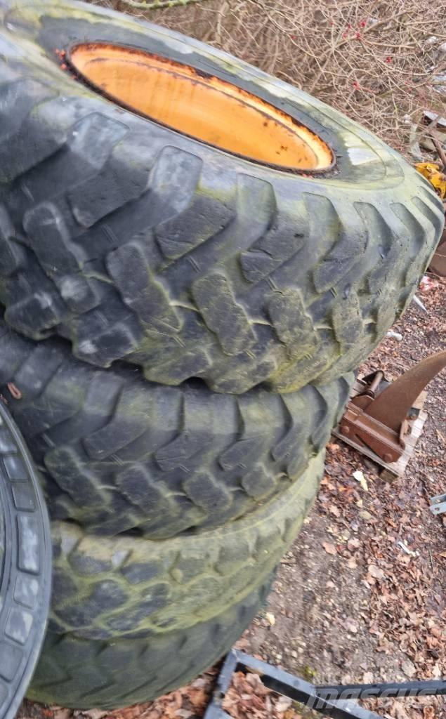  Dæk og fælg Case 721 Gumikerekes homlokrakodók