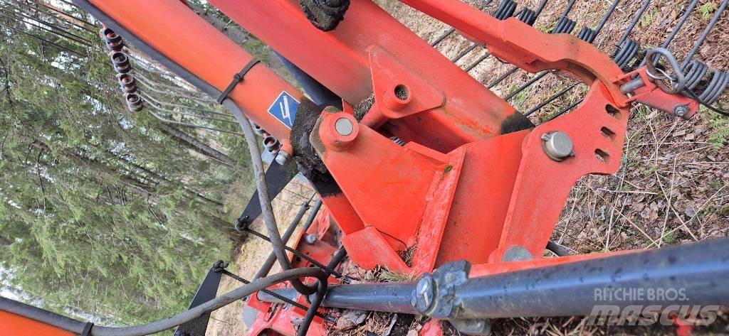 Kuhn GA 8121 Rendforgatók