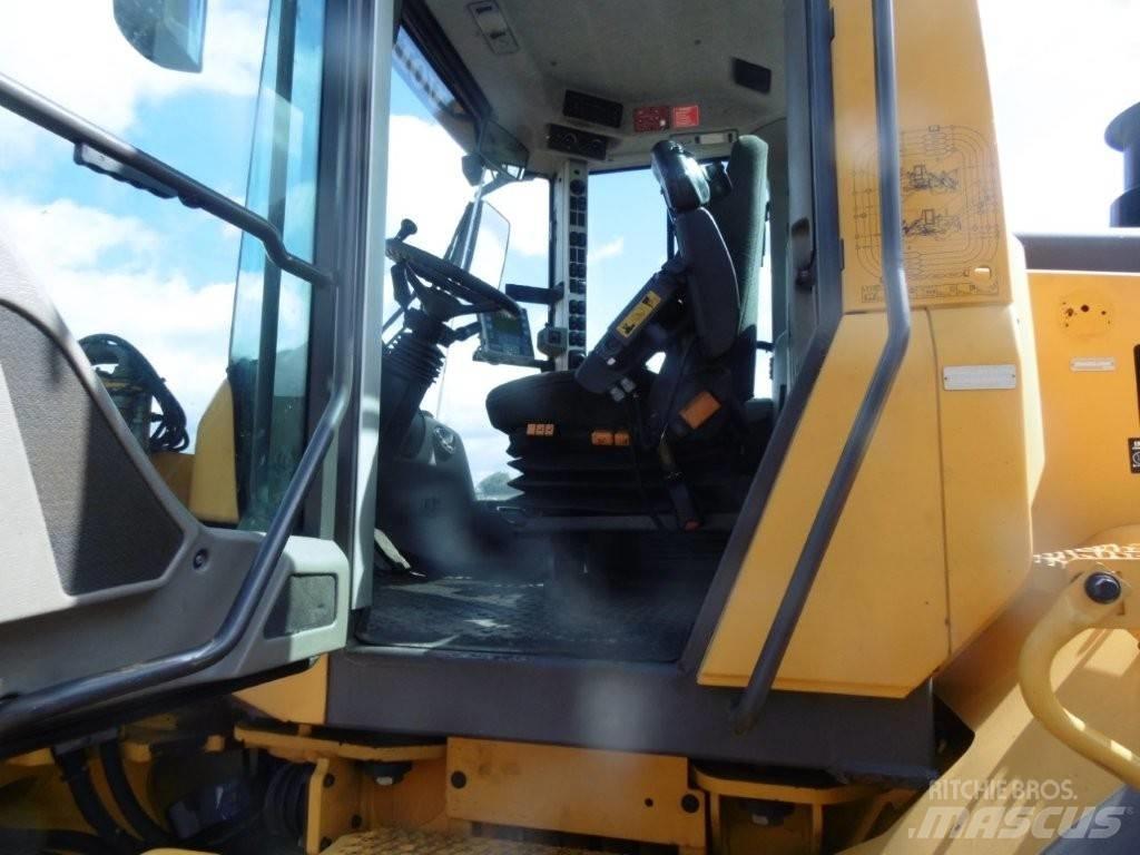Volvo L 120 F Gumikerekes homlokrakodók