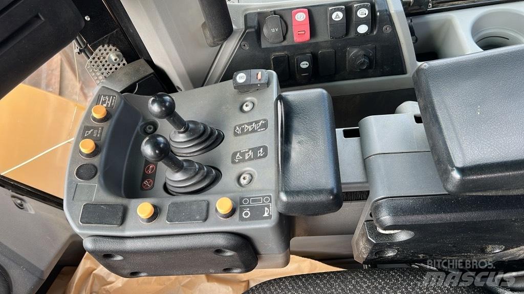 CAT 972 M Gumikerekes homlokrakodók