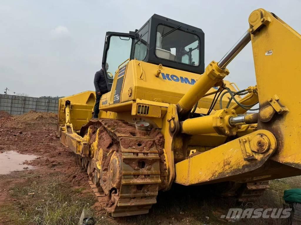 Komatsu D 375 A lánctalpas dózerek