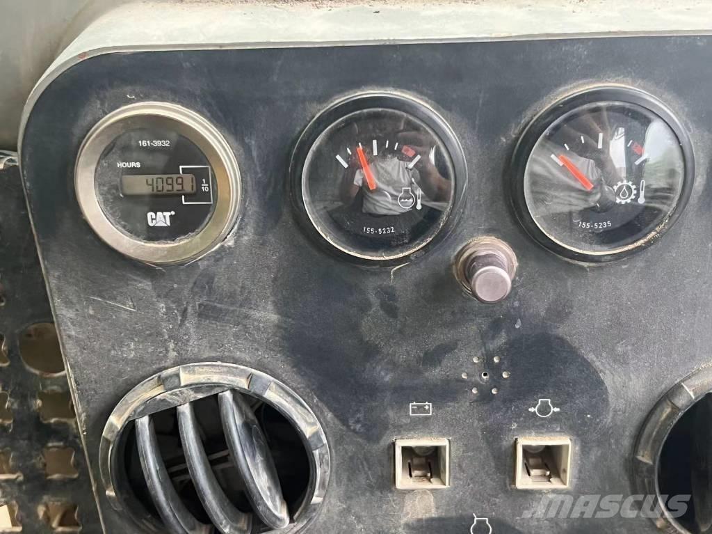 CAT D7G2 lánctalpas dózerek