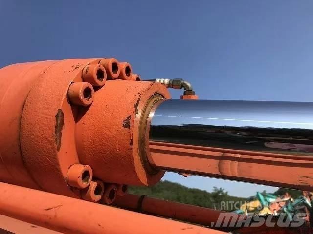 Hitachi ZX 200 Lánctalpas kotrók