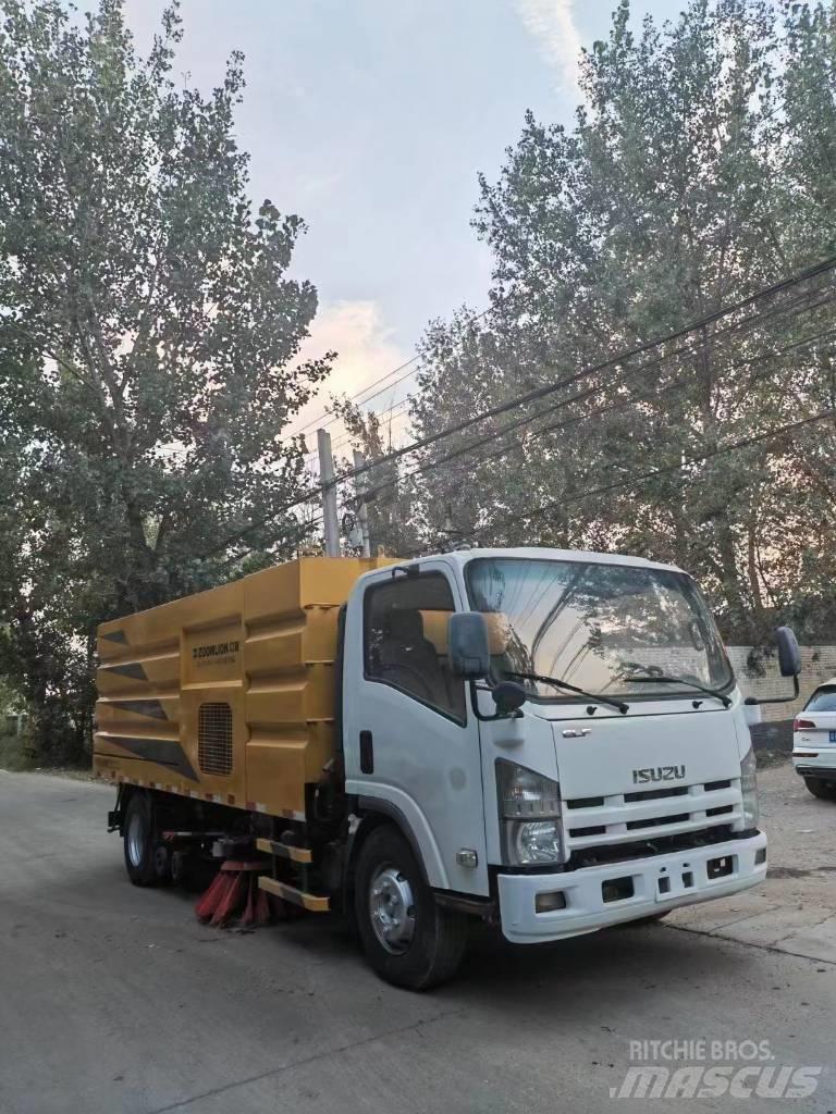 Isuzu ELF Utcaseprő teherautók